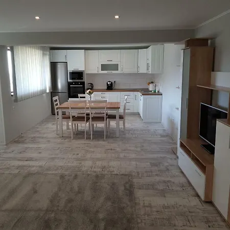 United 2 * Сандански